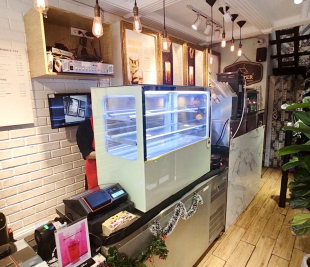 Lý do nên mua tủ trưng bánh để bàn thương hiệu Snow Village của công ty Việt Thuận Phát