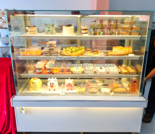 Tủ bánh kem 4 tầng 1.5m có chế độ giữ ẩm và hệ thống sưởi kính chống đọng sương các mặt kính