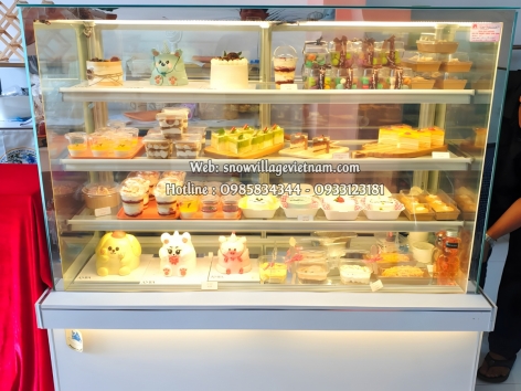 Tủ bánh kem 4 tầng 1.5m có chế độ giữ ẩm và hệ thống sưởi kính chống đọng sương các mặt kính