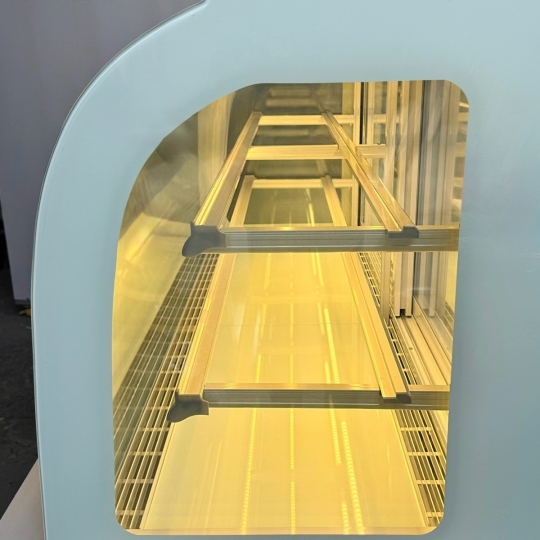 Tủ bánh kem kính cong 1.8m 3 tầng